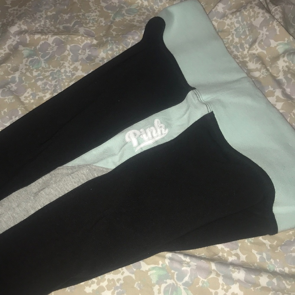 🚫SOLD🚫 VS PINK Capri leggings - Picture 7 of 10